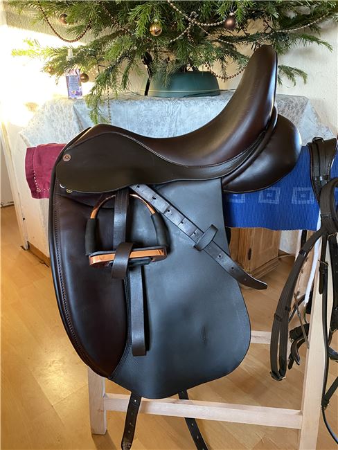 Gut erhaltener Dressursattel, Farmland , Selina Horch , Dressage Saddle, Lünen 