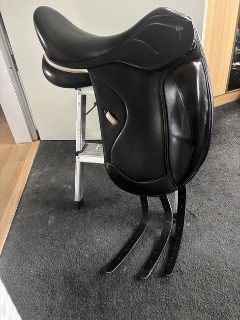 Dressursattel Ikonic Light Monoblatt 17,5, Ikonic Light Monoblatt, Vivien Richter, Dressage Saddle, Berlin