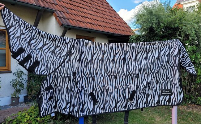 Zebra-Fliegendecke mit Halsteil 135cm, Thermo Master, Linda, Derki dla konia, Kümmersbruck