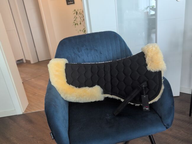Echtfell Sattelpad /Satteldecke NEU mit Etikett, HKM Sattelpad Echtfell , Corinna , Andere Pads, Süderhackstedt