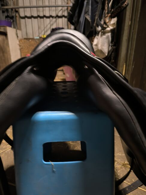 Edix dressuur 17.5 inch S, Edix Yasir, Nikki brand , Dressage Saddle, Oegstgeest, Image 3