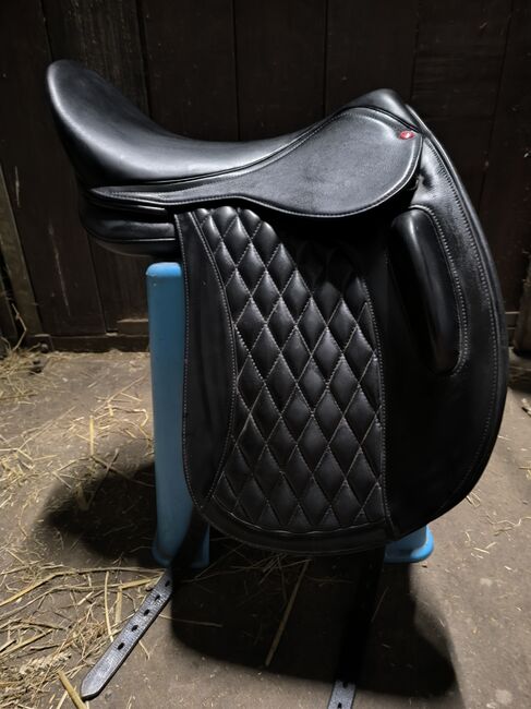 Edix dressuur 17.5 inch S, Edix Yasir, Nikki brand , Dressage Saddle, Oegstgeest