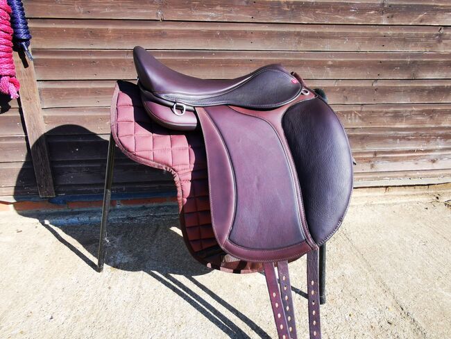 Edix soft tree Tudor Dressage Saddle, Edix Icelandic Tudor , Louise Montague, Dressage Saddle, Bracknell, Image 5