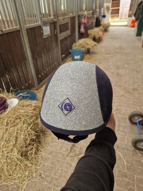 Biete einen charls owen reithelm, Charls owen , Carolin Hüwel , Riding Helmets, Bochum, Image 3