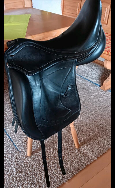 Elegance Nero Dressursattel von der Sattlerei Preiss 17 Zoll, Sattlerei Preiss  Elegance Nero , Laura , Dressage Saddle, Vogtareuth 