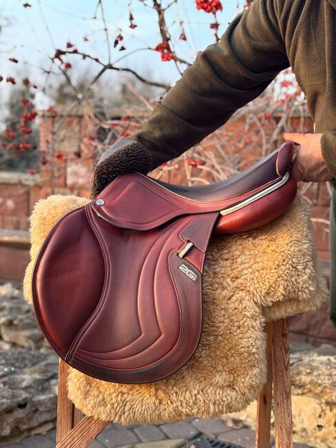 Eleganter Springsattel – Größe 17" – Hochwertiges Leder, CWD CWD, James, Siodła skokowe, Hamburg Hoheluft-Ost