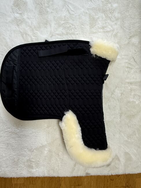 Engel Lammfell Satteldecke - Neu, Engel Satteldecke, Anne Biedermann , Schabracken, Wehr