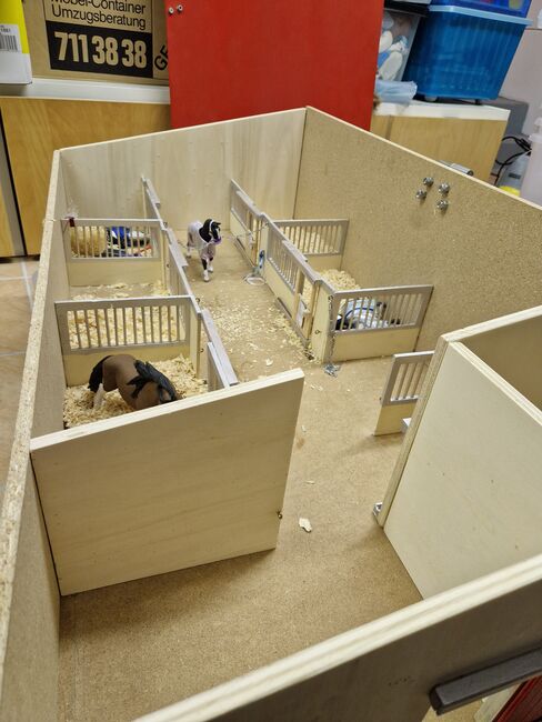 EINZELSTÜCK sekbstgebaut Schleichstall, Eigenbau, Nina Eigenmann, Horse & Stable Mats, Schweizersholz