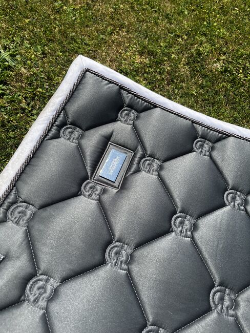 Equestrian Stockholm Dressurschabracke grau, Equestrian Stockholm, Philippa Strobl, Dressage Pads, Erlangen, Image 2