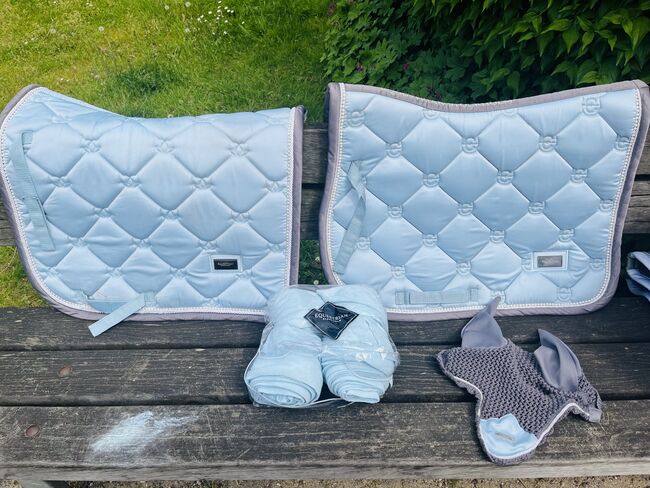 Equestrian Stockholm Ice blue Set 2 Schabracken Dressur & Vielseitigkeit, Equestrian Stockholm  Ice blue , Holl, Dressage Pads, Essen