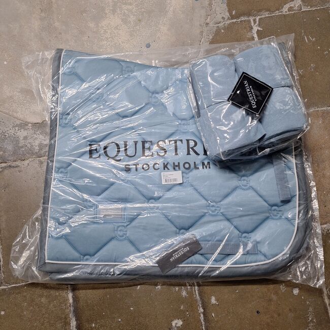 Equestrian Stockholm Schabracke mit Bandagen Stone Blue, Equestrian Stockholm , ADN, Schabracken, Duisburg
