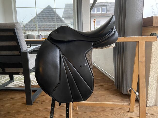 Dressursattel Equiline Competition, schwarz, 17“, Kalbsleder, Equiline Competition, Manuela, Dressage Saddle, Feucht