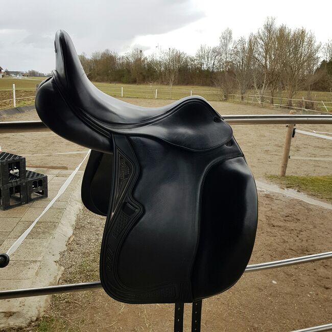 Equiline Dressursattel Dynamic 17" M, Equiline  Dynamic, Privat , Dressage Saddle, Trostberg 