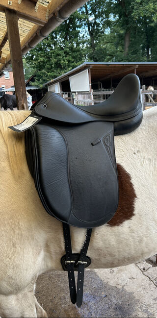 Equiline E7 Dressursattel 17“ neuwertig, Equiline E7, Julia , Dressage Saddle, Hambühren