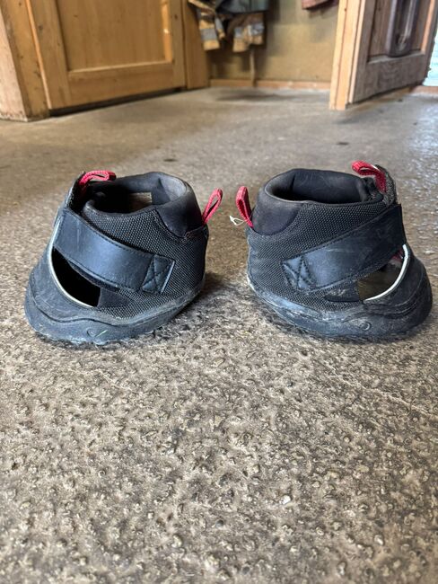 Equine fusion jogging Shoes, Fiona Jaquet, Hoof Boots & Therapy Boots, Courtaman
