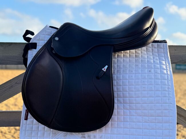 Equipe Synergy M+1 Brown leather Jump Saddle, Equipe Synergy , Jo Byrne, Jumping Saddle, Northcote Manor, Image 2