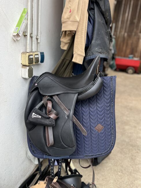 Equiveron Inferno X Dressursattel Monoblatt Schwarz 17,5 Zoll 17, Equiveron Inferno X, Kim Dana, Siodła ujeżdżeniowe, München