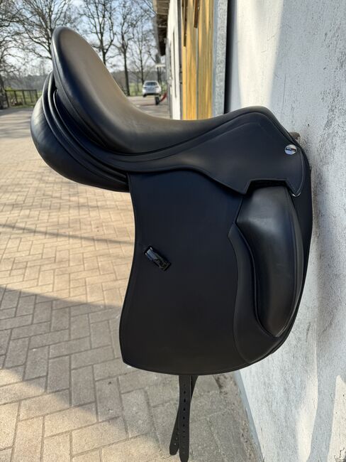 Erreplus Vittoria Monoblatt 17“ Dressursattel, Erreplus Vittoria , Samira Esselmann , Dressage Saddle, Oyten , Image 2