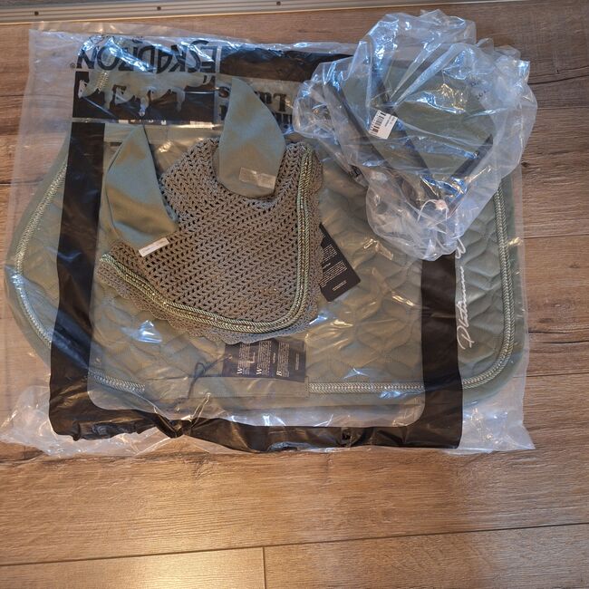 Eskadron Ashgreen Schabracke mit Fliegenhaube und Horze Hufglocken, Eskadron , ADN, Schabracken, Duisburg