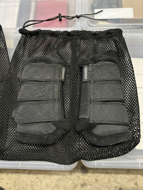 Eskadron Gamaschen COB, Eskadron, Paula Ciaciek, Tendon Boots, Homburg