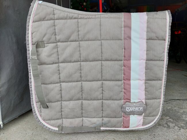 Eskadron Big Square Dressur grau/rosa, Eskadron Big Square, Julia, Dressage Pads, Trier, Image 2