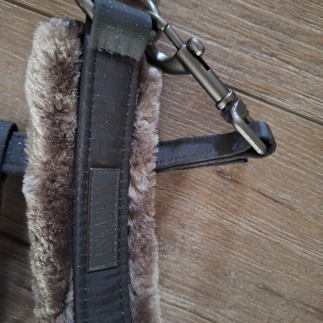 Eskadron FauxFur Halfter WB Dark Olive mit Strick, Eskadron , ADN, Halters, Duisburg, Image 3
