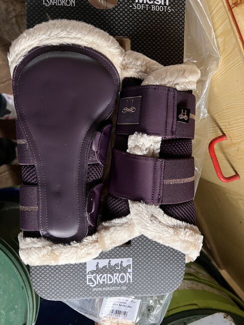 Eskadron Gamaschen, Eskadron Gamaschen, Stefanie Hartwich , Tendon Boots, Halberstadt, Image 3