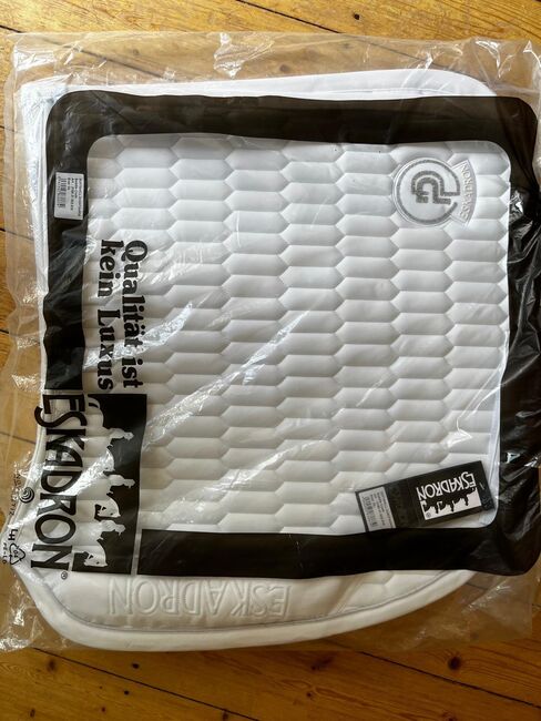Eskadron Dressurschabracke Softshell Avantgarde Platinum Pure FS23, Eskadron Softshell Avantgarde Platinum Pure FS23, Sarah K., Dressage Pads, Kassel