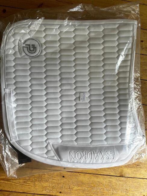 Eskadron Dressurschabracke Softshell Avantgarde Platinum Pure FS23, Eskadron Softshell Avantgarde Platinum Pure FS23, Sarah K., Dressage Pads, Kassel, Image 5