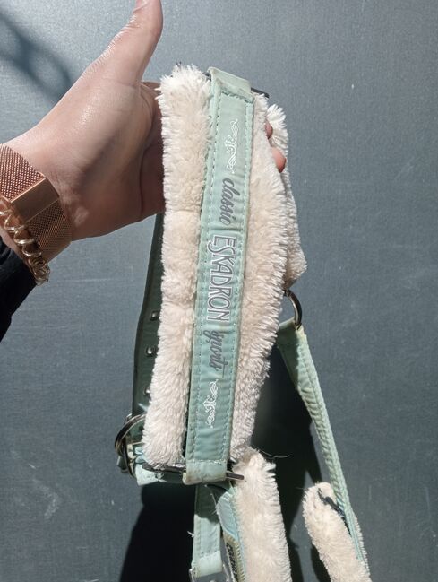 Eskadron FauxFur-Dornschnallen-Halfter in jade, Eskadron  Eskadron FauxFur-Dornschnallen-Halfter in jade, Josi, Kantary, Oderaue, Image 4