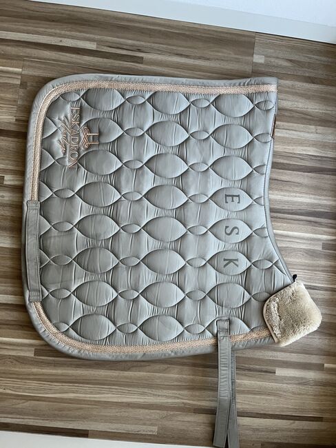 Eskadron Glossy in Ivorygrey mit Bandagen, Eskadron Schabracke, Bandagen, Leah, Dressage Pads, Bodelshausen, Image 4