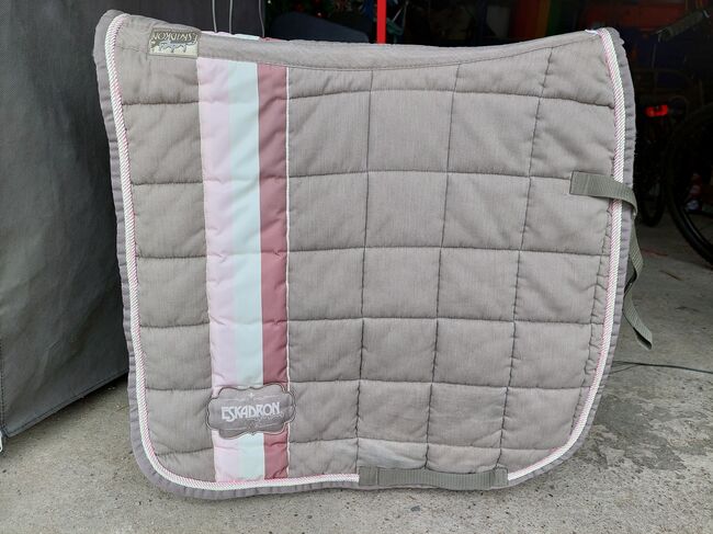 Eskadron Big Square Dressur grau/rosa, Eskadron Big Square, Julia, Dressage Pads, Trier