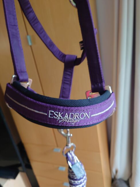 Eskadron Halfter + Strick Heritage 20/21, deepberry, V, Eskadron Glossy Doublepin, Janina Beilfuß, Halfter, Ahrensbök