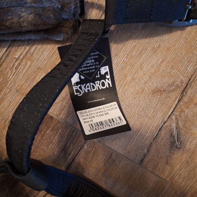 Eskadron Halfter FauxFur Essence WB mit Strick, Eskadron , ADN, Halters, Duisburg, Image 2