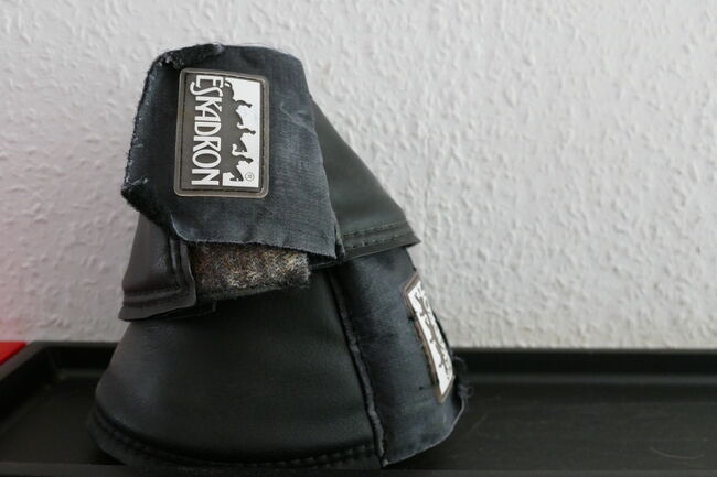 Eskadron Hufglocken, Eskadron, Flora Sommer, Tendon Boots, Bad Urach