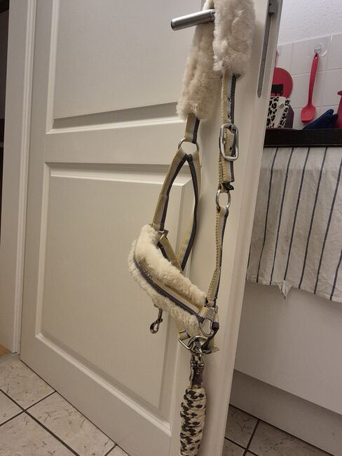 Eskadron Lammfellhalfter mit Strick VB/Cob, Eskadron , Marina, Halters, Sankt Augustin