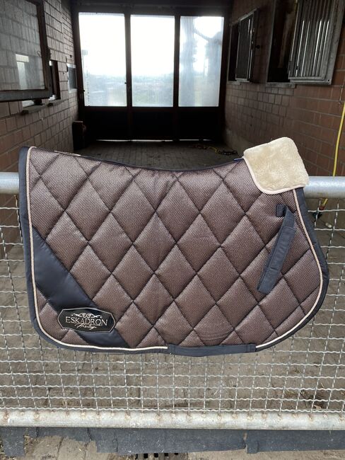 Eskadron mesh Glitter Black vs, Eskadron  Mesh Glitter black, Carolin Ostermann , Dressage Pads, Voltlage, Image 2