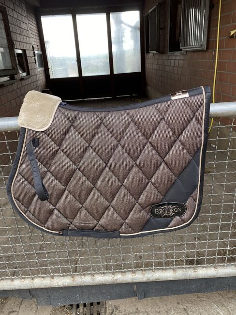 Eskadron mesh Glitter Black vs, Eskadron  Mesh Glitter black, Carolin Ostermann , Dressage Pads, Voltlage