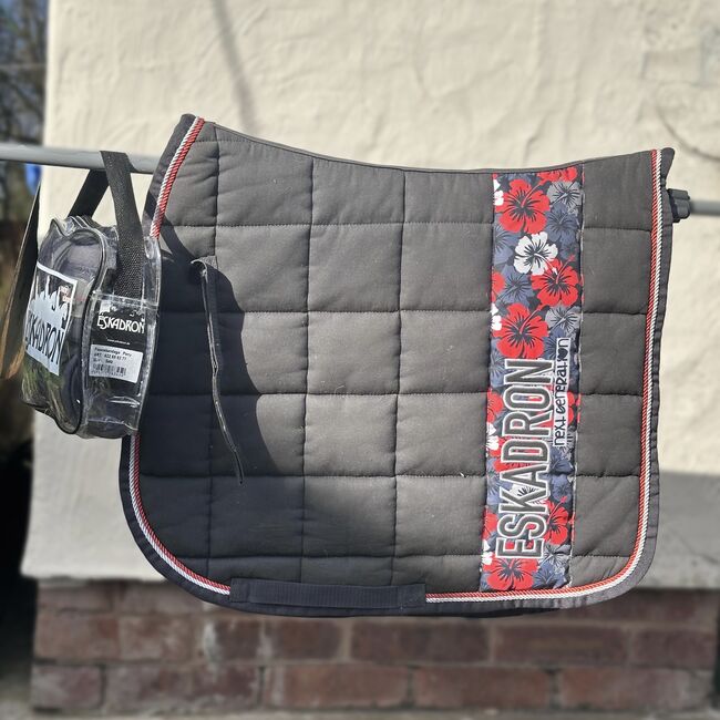 Eskadron next generation 2019 saddle pad and bandages size pony dressage, Eskadron  Next generation, Pola kosikowska, Dla koni, Sheffield