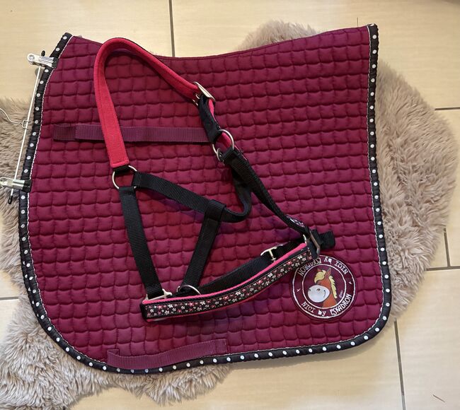 Eskadron Nici Set Burgundy 2014 Schabracke Halfter WB DL DR, Eskadron Nici Burgundy 2014, Leon, Dressage Pads, Nürnberg 