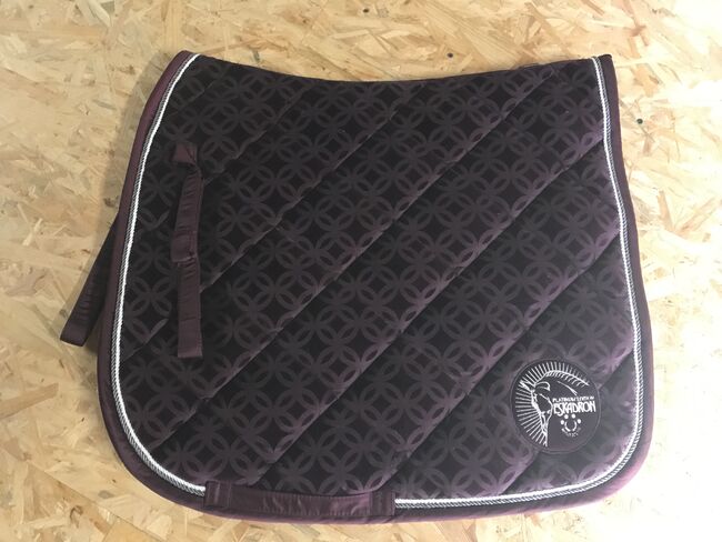 Eskadron Platinum Schrabracke Velvet Ornamenst Blackberry DL, privat, Dressage Pads, friedrichsthal, Image 2