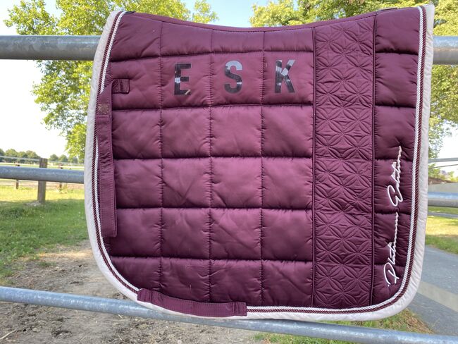 Eskadron Platinum Set Blackberry DL Schabracke und WB Bandagen, Eskadron Platinum Blackberry, Linda, Dressage Pads, Hünxe