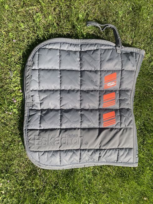 Eskadron Reflexx Schabracke reflektierend grau Dressur, Eskadron  Reflexx, Charly, Dressage Pads, Spelle, Image 2