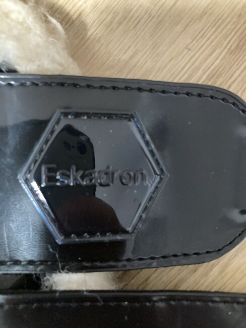 Eskadron Gamaschen Schwarz, Eskadron  Faux fur lack , Katie , Tendon Boots, Langula , Image 2