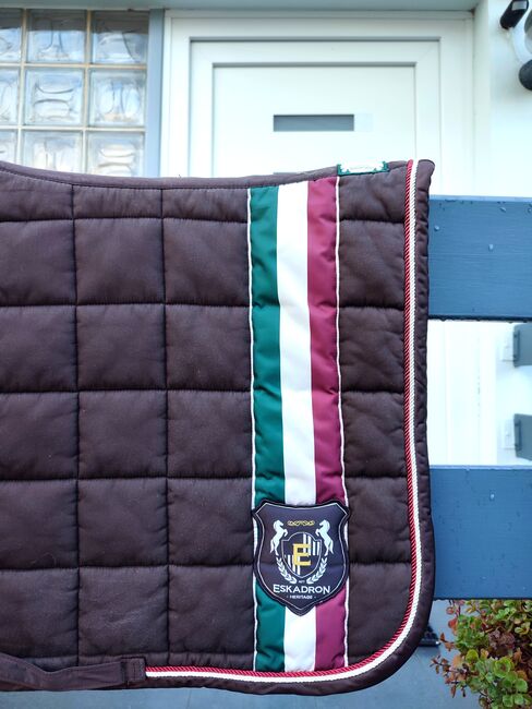 Eskadron Schabracke Heritage Mustangbrown, Eskadron  Heritage Big Square , Charlotte Jamieson , Dressage Pads, Nienburg, Image 3