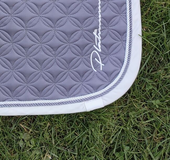 Eskadron Schabracke Platinum Violetgrey, Eskadron  Platinum , Charlotte Jamieson , Dressage Pads, Nienburg, Image 2