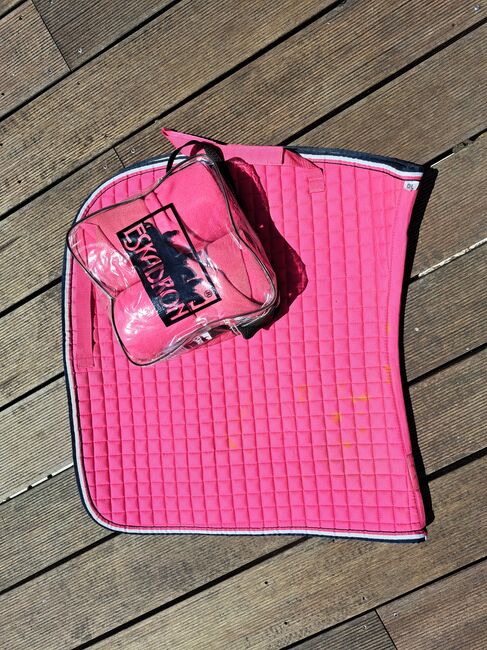 Eskadron Schabracke DR mit Bandagen in pink, Eskadron, Christine H., Dressage Pads, Willich