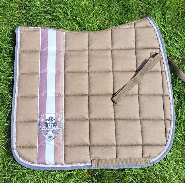 Eskadron Schabracke Big Square Taupe braun Dl Dressur Wb, Eskadron  Big Square , Fabienne , Dressage Pads, Hofgeismar