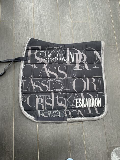 Eskadron Schabracke, Eskadron , Kaatje Theile, Dressage Pads, Leer (Ostfriesland)