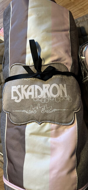 Eskadron Set, Eskadron  Classic sports , Lara Lenau , Dressage Pads, Kiel, Image 3